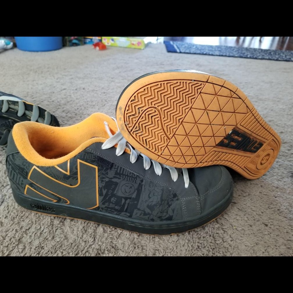 Shoe
